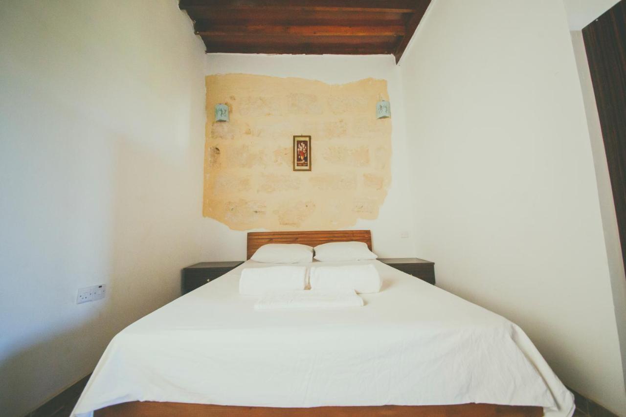 Castle Karpasia Guest House Authentic Atmosphere ! Rizokarpaso Bagian luar foto